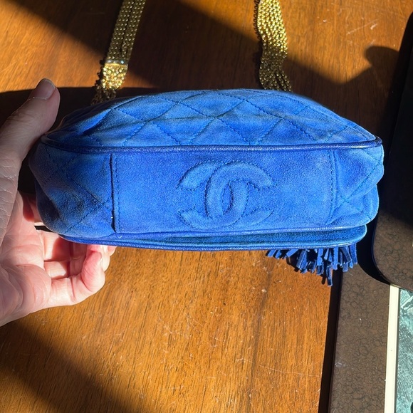 Stunning Blue Suede with Leather Trim Gold Chain is to die for - Picture 2 of 16